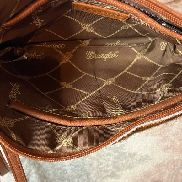 Wrangler Western cowhide crossbody bag - Picture 8 of 11